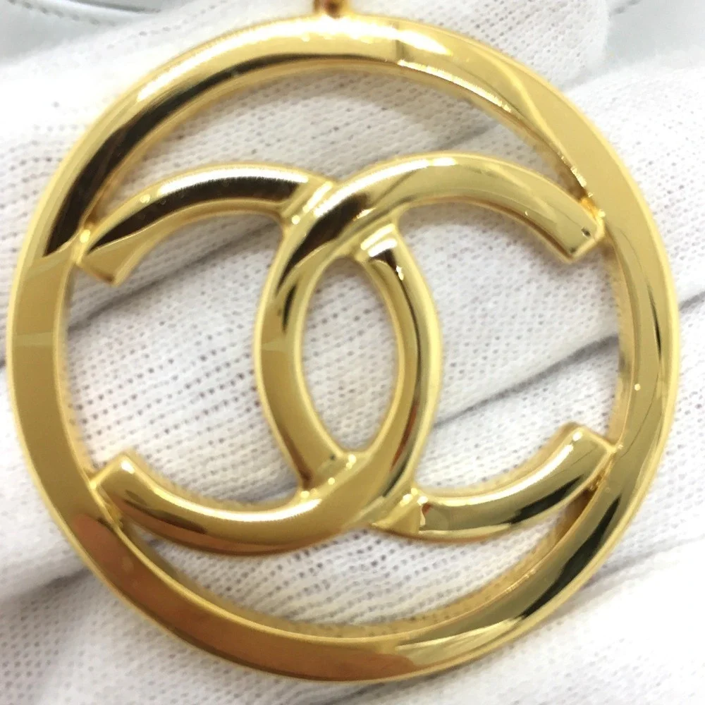 CHANEL White Shoulder Bag